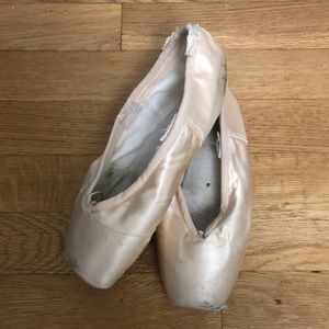 Used Pointe shoes💕